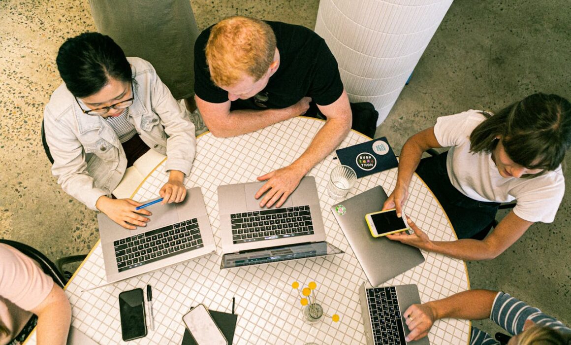 agência de marketing em Londrina discutindo estratégias