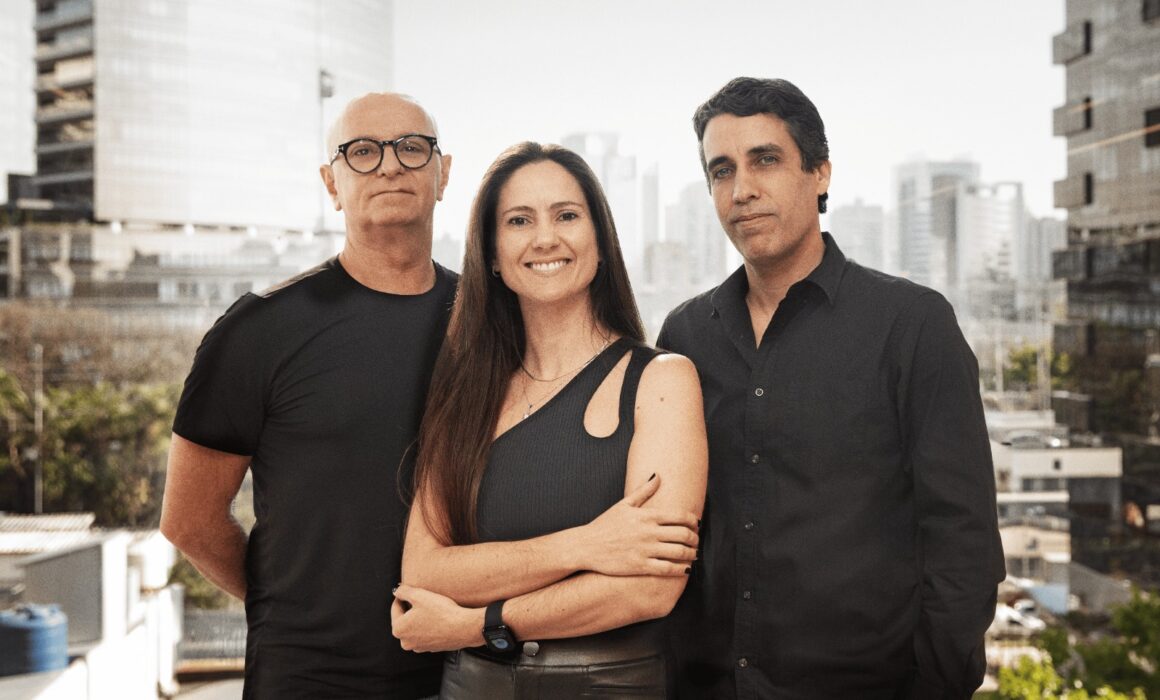 Senso anuncia fusão com DOM